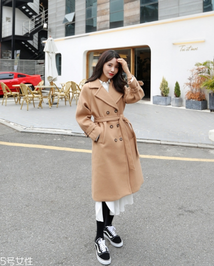 呢大衣搭配什么裙子好看？冬天也能萬種風(fēng)情
