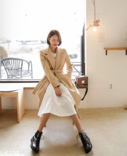 呢大衣搭配什么裙子好看？冬天也能萬種風(fēng)情