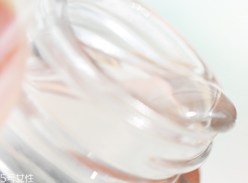 眼部凝膠什么時(shí)候用？更加推薦晚上用