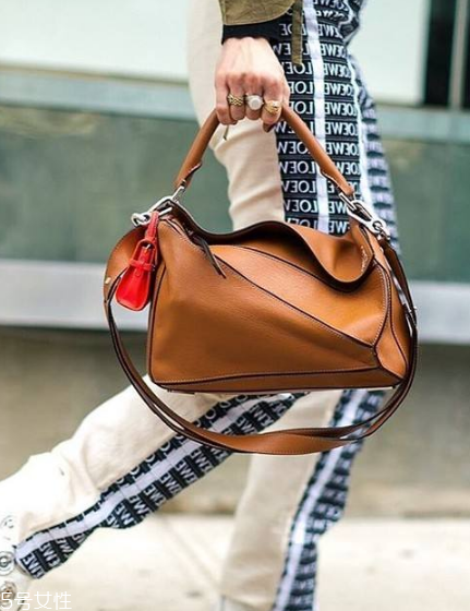 loewe包包一般多少錢？集奢華和實用于一身