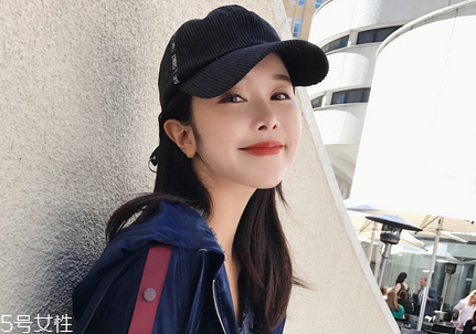 種睫毛是怎么種的？種睫毛是粘在睫毛這個(gè)位置