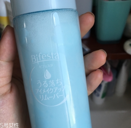 眼唇卸妝液和卸妝油哪個(gè)好？使用的區(qū)域不同