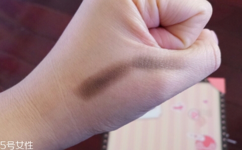 眉粉可以當(dāng)眼影用嗎？教你用眉粉畫眼影