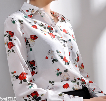 怎么穿衣服有女人味？跟著她學(xué)就對(duì)了