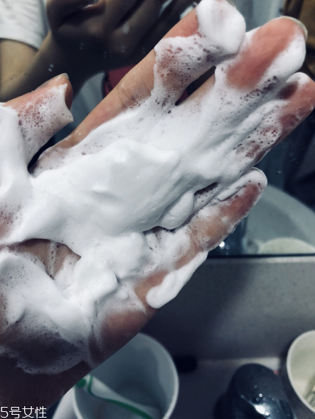 香奈兒洗面奶好用嗎？快吃下我這顆安利