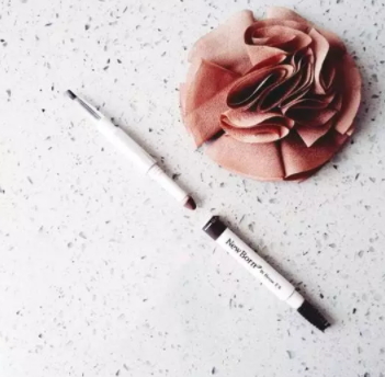 眉粉和眉筆哪個(gè)自然？更持久？