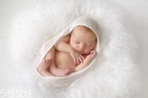 新生兒的頭可以摸嗎 不建議摸 新生兒的頭可以摸嗎 不建議摸