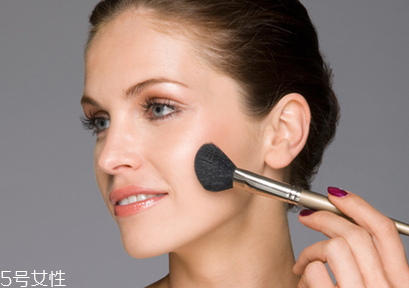 花瓣腮紅怎么做的？貌美又好用