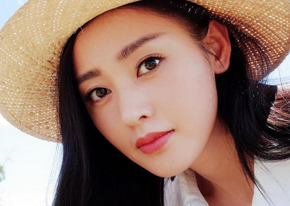 種睫毛是怎么種的？種睫毛是粘在睫毛這個(gè)位置