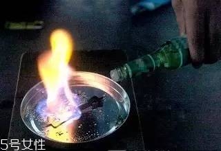 使用花露水需要注意些什么 4大誤區(qū)需提醒注意 使用花露水需要注意些什么 4大誤區(qū)需提醒注意