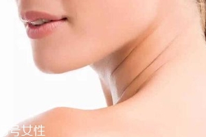 頸紋是怎么產(chǎn)生的？比面部肌膚更加脆弱