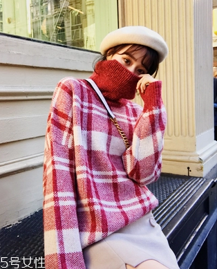 高領(lǐng)毛衣怎么穿好看？教你保暖又減齡的穿法