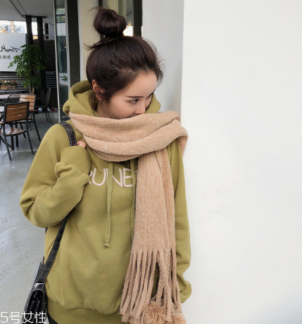 衛(wèi)衣買大點(diǎn)還是小點(diǎn)好？這樣挑選準(zhǔn)沒錯