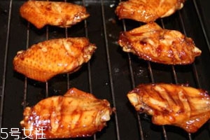 烤箱為什么會(huì)冒煙 烤箱冒煙可能存在的問題 烤箱為什么會(huì)冒煙 烤箱冒煙可能存在的問題