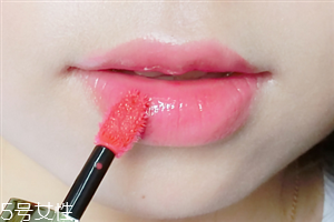 唇釉的優(yōu)點(diǎn)有哪些？唇釉和唇彩不一樣