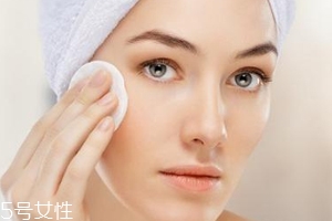 涂粉底液如何避免假面？少量多次慢慢調(diào)整