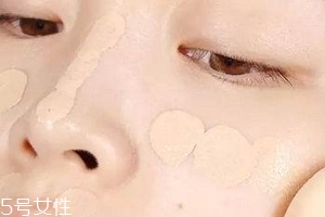 怎么打造裸妝底妝？粉底色號要選好