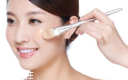 怎么打造裸妝底妝？粉底色號要選好