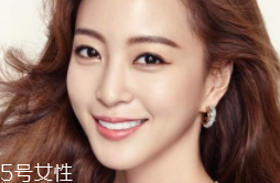 裸妝眼影怎么選？色號接近膚色