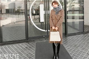 什么顏色的圍巾最百搭？這幾個(gè)顏色輕松駕馭