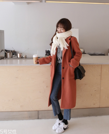 什么顏色的圍巾最百搭？這幾個(gè)顏色輕松駕馭