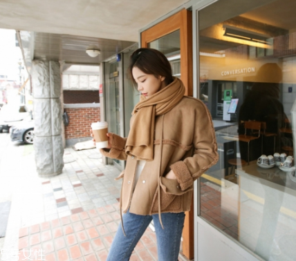 什么顏色的圍巾最百搭？這幾個(gè)顏色輕松駕馭