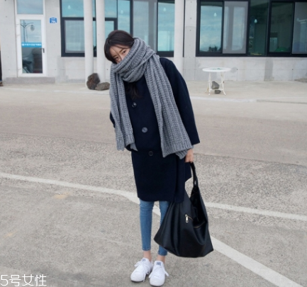 什么顏色的圍巾最百搭？這幾個(gè)顏色輕松駕馭
