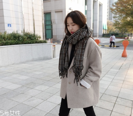 什么顏色的圍巾最百搭？這幾個(gè)顏色輕松駕馭