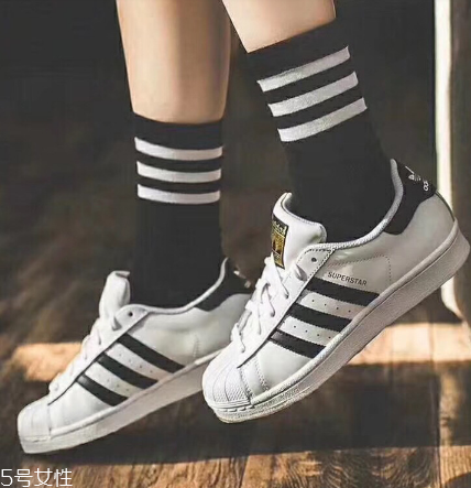 阿迪達(dá)斯有40.5碼嗎？阿迪達(dá)斯鞋碼這樣挑