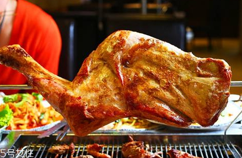 烤箱烤羊腿溫度和時間 烤箱烤羊腿的技巧 烤箱烤羊腿溫度和時間 烤箱烤羊腿的技巧