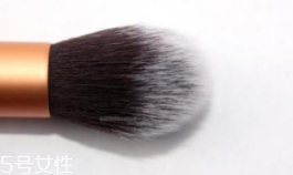 腮紅為什么引起過(guò)敏？腮紅刷該洗了