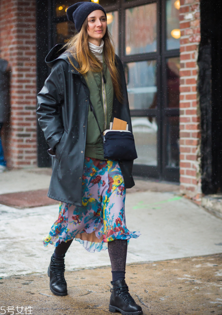 大衣搭配半身裙好看嗎？過(guò)年艷壓群芳全靠它