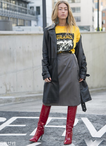 大衣搭配半身裙好看嗎？過(guò)年艷壓群芳全靠它