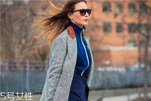 大衣搭配半身裙好看嗎？過(guò)年艷壓群芳全靠它