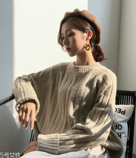 2018年最火的毛衣款式 毛衣也要玩新潮 2018年最火的毛衣款式 毛衣也要玩新潮