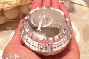 CPB晶致眼霜油不油？水油科學(xué)配比