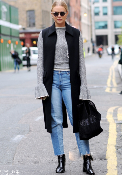 牛仔褲配什么毛衣好看？時(shí)髦復(fù)古風(fēng)女王穿搭