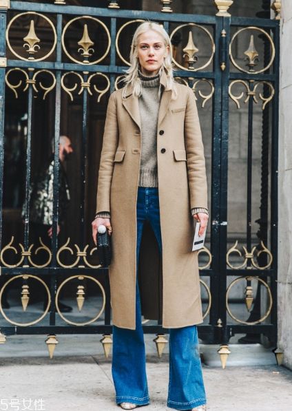 牛仔褲配什么毛衣好看？時(shí)髦復(fù)古風(fēng)女王穿搭