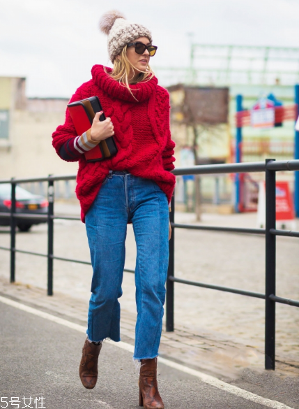 牛仔褲配什么毛衣好看？時(shí)髦復(fù)古風(fēng)女王穿搭