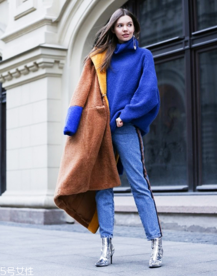 牛仔褲配什么毛衣好看？時(shí)髦復(fù)古風(fēng)女王穿搭