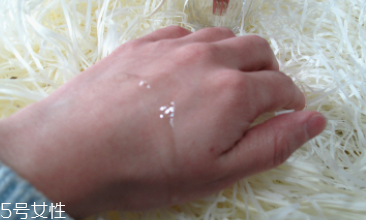 CPB精華肌底液適合敏感皮嗎？成分溫和