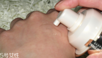 CPB精華肌底液適合敏感皮嗎？成分溫和