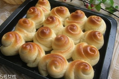 烤箱烤面包需要錫紙嗎 選用烘焙用紙 烤箱烤面包需要錫紙嗎 選用烘焙用紙