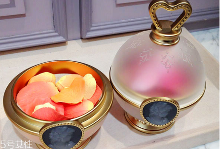 laduree花瓣腮紅好用嗎？貴婦專用彩妝線