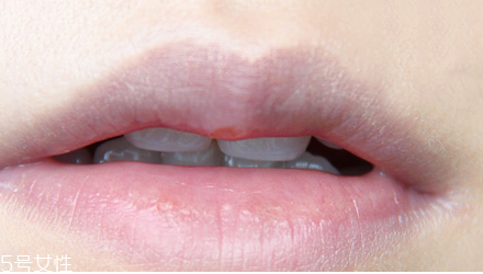 唇釉是什么東西？俗稱液體口紅
