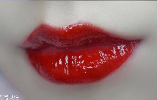 阿瑪尼黑管哪個(gè)色最火？阿瑪尼紅管和黑管的區(qū)別