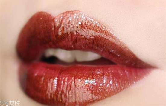 阿瑪尼黑管哪個(gè)色最火？阿瑪尼紅管和黑管的區(qū)別