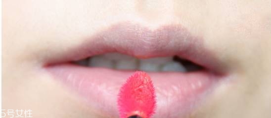 ysl唇釉怎么涂出玻璃唇？打造獨(dú)特唇色