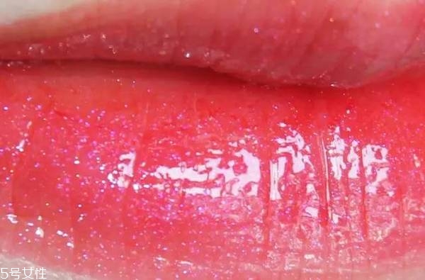 ysl唇釉哪個(gè)顏色最火？ysl唇釉的搭配技巧
