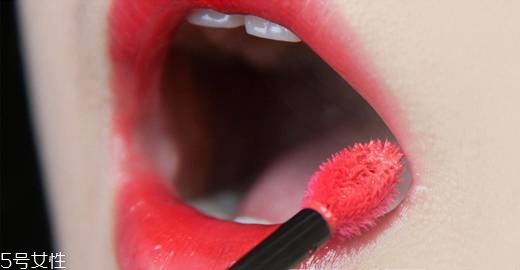 ysl唇釉怎么涂出玻璃唇？打造獨(dú)特唇色